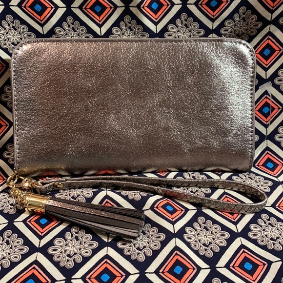 NWOT Madison West Wristlet bronze - Picture 3 of 5